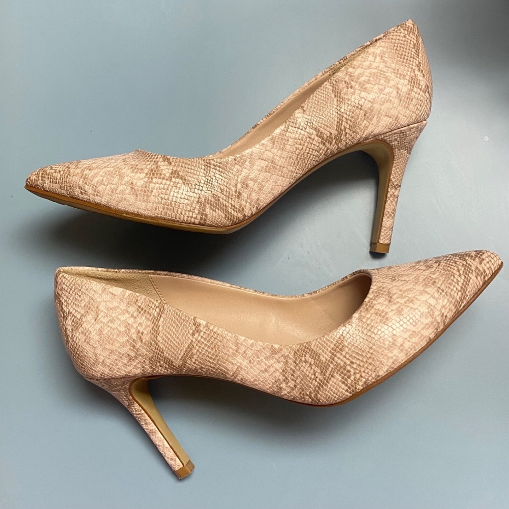 Kelly & Katie, US 9 "Astivia" Taupe/Champagne Snake Print Pumps with 3.5 Heels